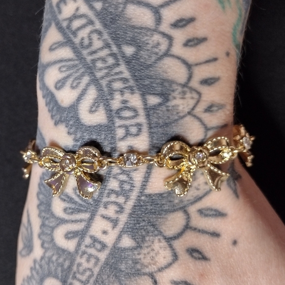 Gold And Rhinestone Bow Bracelet - Picture 5 of 9